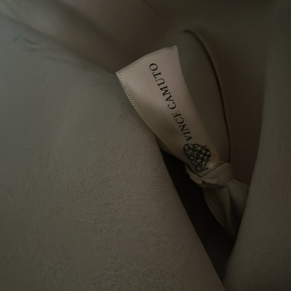 Vince Camuto beige/ cream leather tote** LAST ONE - Picture 7 of 9
